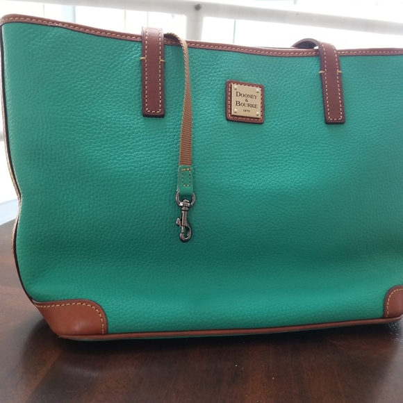 AUTHENTIC Donney & Burke - Picture 6 of 13